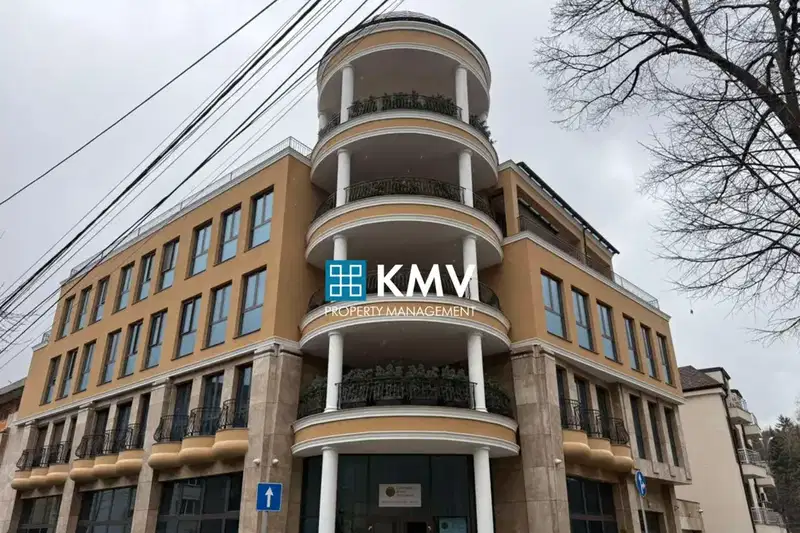 Тристаен апартамент в Перник, Център