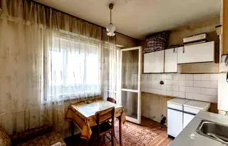 Тристаен апартамент в Перник, Изток