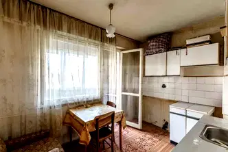 Тристаен апартамент в Перник, Изток