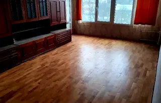 Тристаен апартамент в Перник, Изток