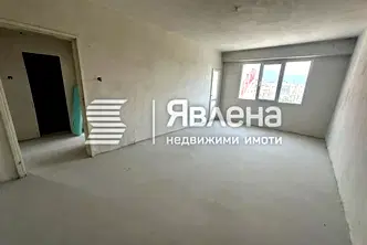 Тристаен апартамент в Перник, Изток