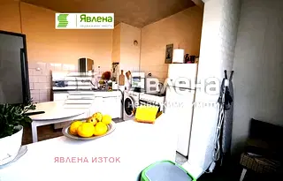 Тристаен апартамент в Перник, Изток