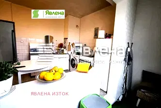 Тристаен апартамент в Перник, Изток