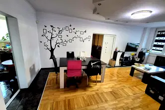 Тристаен апартамент в Перник, Изток