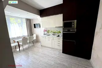 Двустаен апартамент в Перник, Изток
