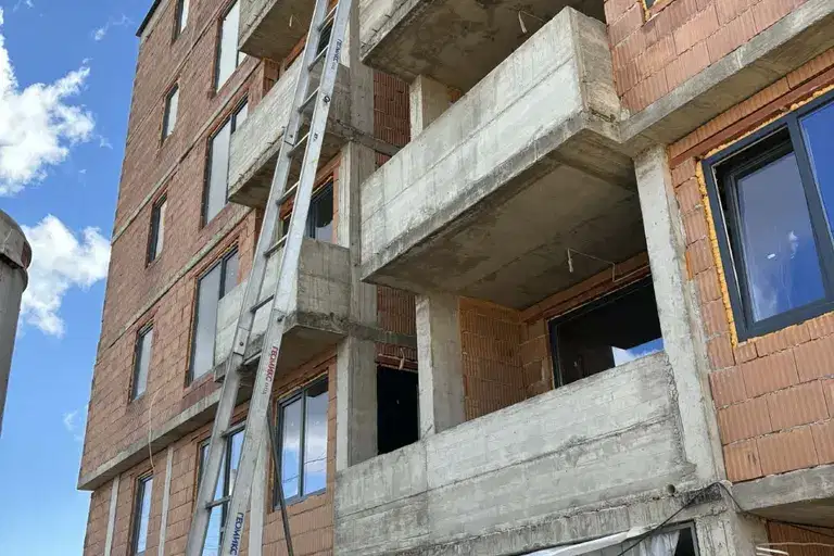 Тристаен апартамент в Плевен, Широк център