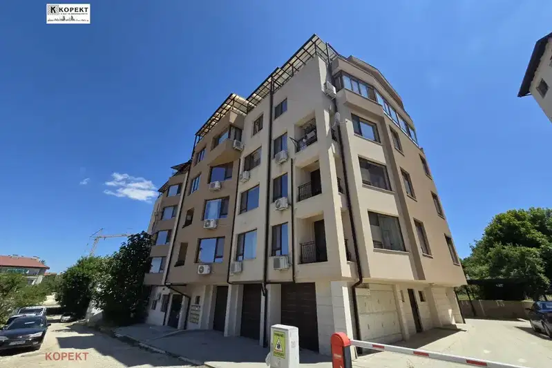 Тристаен апартамент в Плевен, Широк център