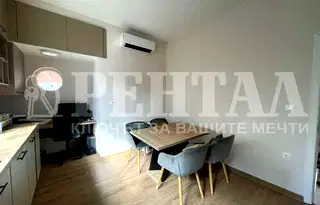 Двустаен апартамент с двор в Център на Пловдив