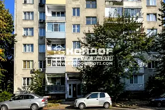 2-стаен апартамент с голяма тераса в Център, Пловдив