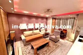 3-стаен апартамент в Център, Пловдив с тераса