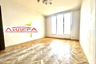 Тристаен апартамент с тераса в Център, Пловдив
