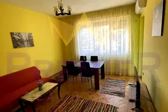 Тристаен апартамент с две тераси в Център, Пловдив