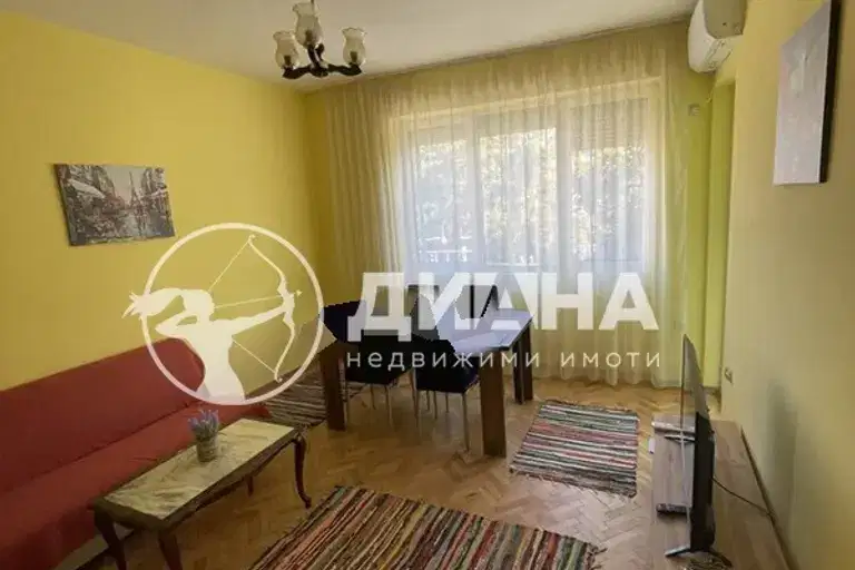 Тристаен апартамент в Център, Пловдив с две тераси
