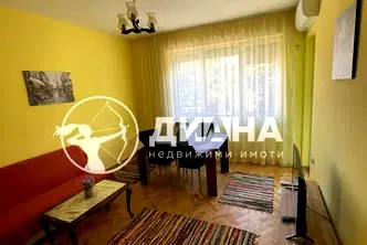 Тристаен апартамент в Център, Пловдив с две тераси