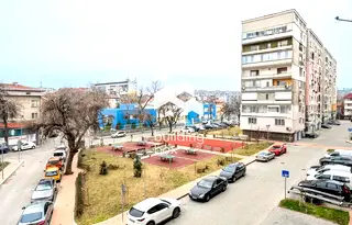 Тристаен апартамент в Център на Пловдив с две тераси