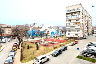 Тристаен апартамент в Център на Пловдив с две тераси
