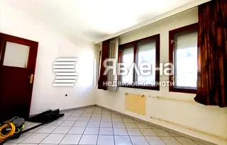 Тристаен апартамент с функционално разпределение в Център, Пловдив
