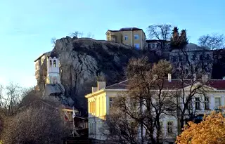 Четиристаен апартамент в Център на Пловдив с две тераси