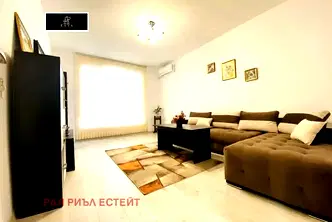 Четиристаен апартамент с две тераси в Център, Пловдив