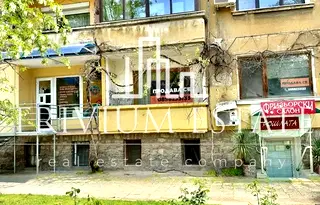 Четиристаен апартамент в центъра на Пловдив с допълнителни помещения