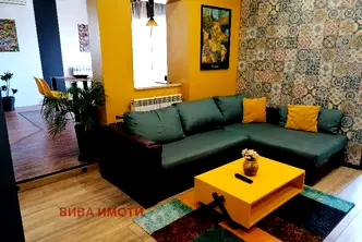 Двустаен апартамент с голяма тераса в Център, Пловдив