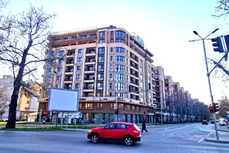 Двустаен апартамент с лоджия в Център, Пловдив