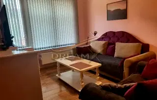 Двустаен апартамент с тераса в Център, Пловдив
