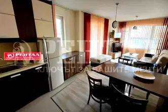 Тристаен апартамент с две тераси в центъра на Пловдив
