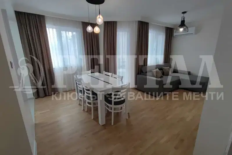 3-bedroom apartment in Plovdiv, Centyr