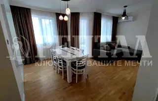 Тристаен апартамент с две тераси в Центъра на Пловдив