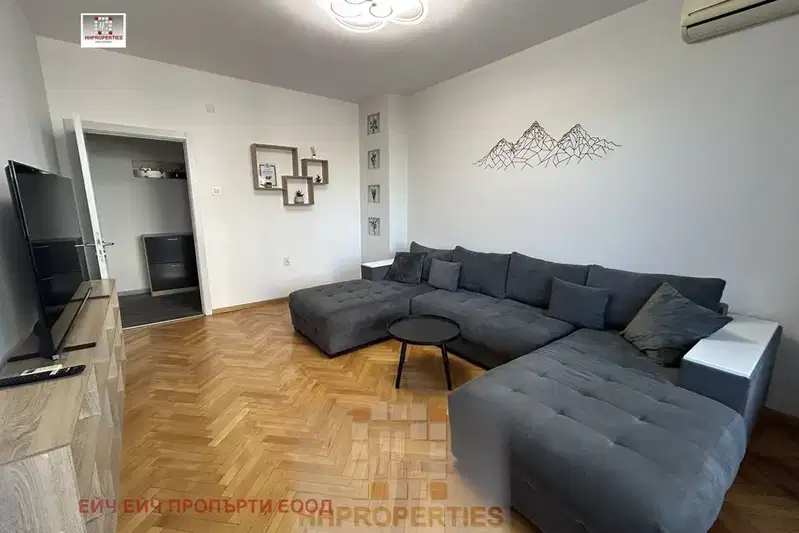 3-bedroom apartment in Plovdiv, Centyr
