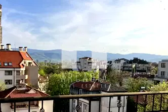 Просторен 3-стаен апартамент с панорамна тераса в Център, Пловдив