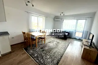 Тристаен апартамент с две тераси в Център, Пловдив