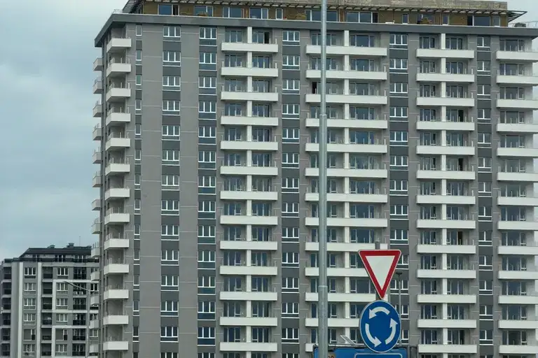 Двустаен апартамент с гледка към тепетата в Гагарин, Пловдив