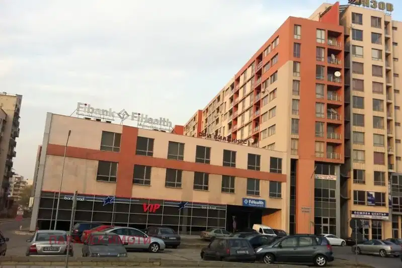 Тристаен апартамент с тераса в Гагарин, Пловдив