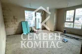2-стаен апартамент с голяма тераса в Христо Смирненски, Пловдив