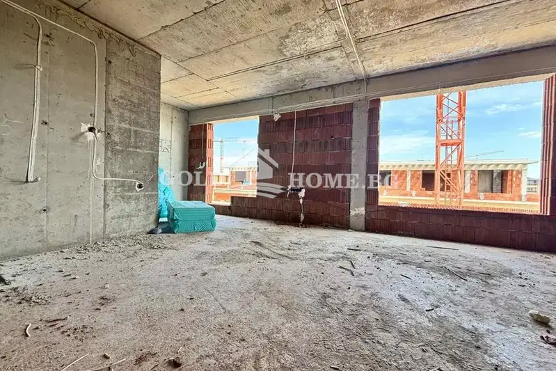 Тристаен апартамент с голяма тераса в Христо Смирненски, Пловдив