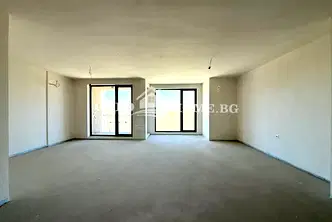 Тристаен апартамент 160 кв.м. в Христо Смирненски с две тераси