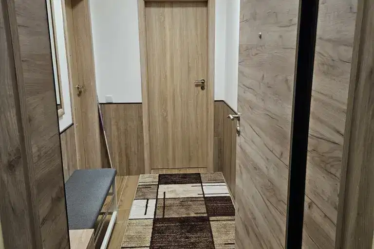 Двустаен апартамент в Христо Смирненски с тераса и асансьор