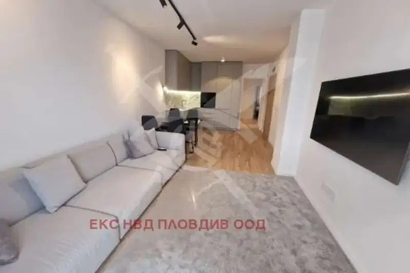 Тристаен апартамент с тераса в Коматевски възел, Пловдив