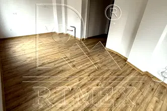 Двустаен апартамент в Кършияка с балкон и асансьор