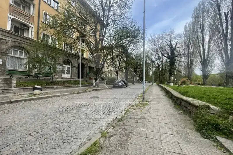 Двустаен апартамент в Кършияка с тераса и избено помещение
