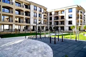 Двустаен апартамент в Кършияка с тераса и асансьор