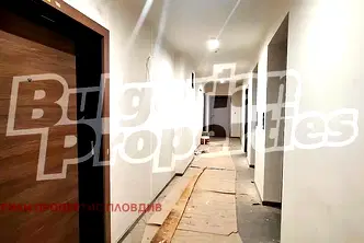 Двустаен апартамент с голяма тераса в Кършияка, Пловдив