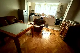 Тристаен апартамент в Кършияка, Пловдив с източно-западно изложение