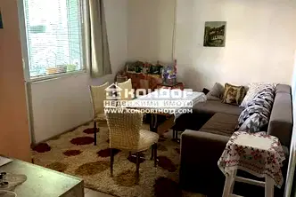 Двустаен апартамент с голяма тераса в Кършияка, Пловдив