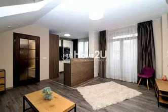 Тристаен апартамент с таванска стая в Кършияка, Пловдив