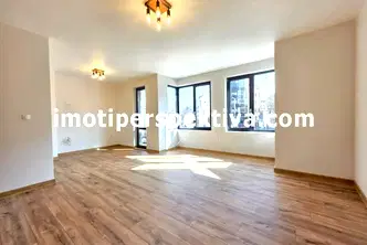 Тристаен апартамент с две тераси в Кършияка, Пловдив