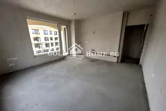 Тристаен апартамент в Кършияка с две тераси