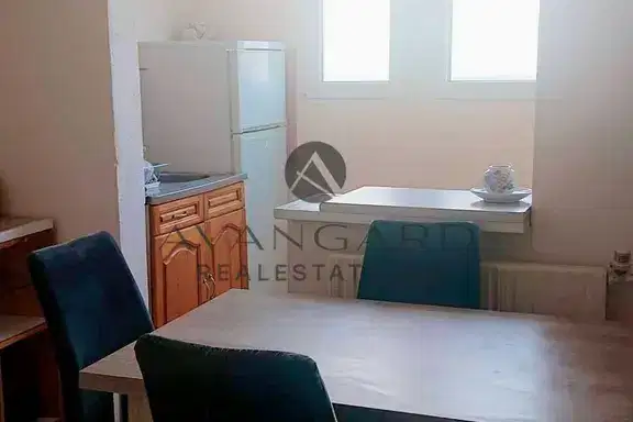 Тристаен апартамент в Кършияка с тераса и избено помещение